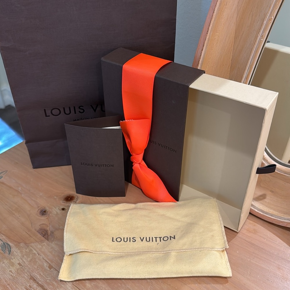 Louis Vuitton Pouchette Milla - Picture 10 of 10